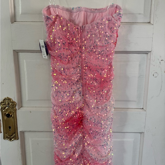 Enchanting Muse Iridescent
Sequin Mini Dress - Picture 9 of 10